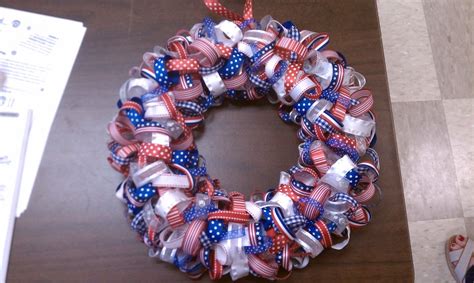 Handy Ande: Tutorial: Ribbon Wreath | Ribbon wreath, Wreaths, Patriotic holidays