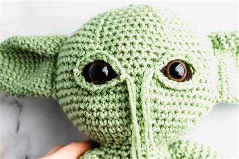 How to Crochet Baby Yoda - A Free Amigurumi Pattern Disney Crochet ...