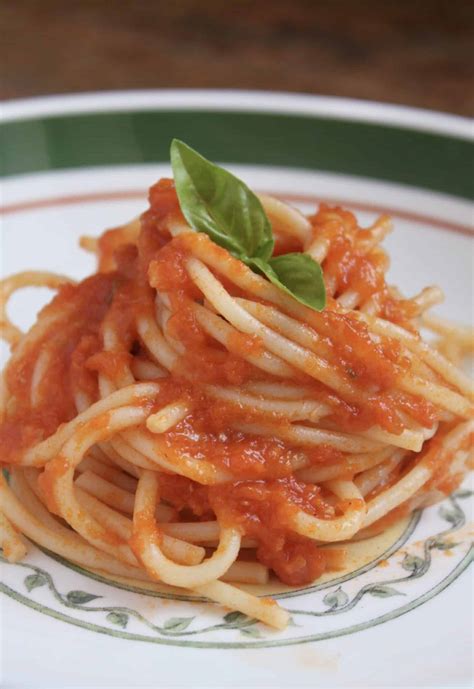 Fresh tomato sauce recipe - Christina's Cucina