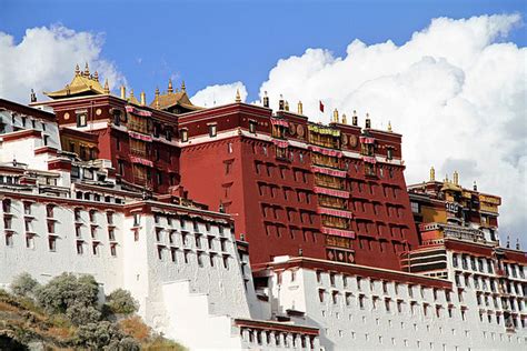 Potala Palace Historical Facts and Pictures | The History Hub