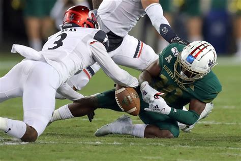 No. 17 Cincinnati football survives with 20-17 win at USF