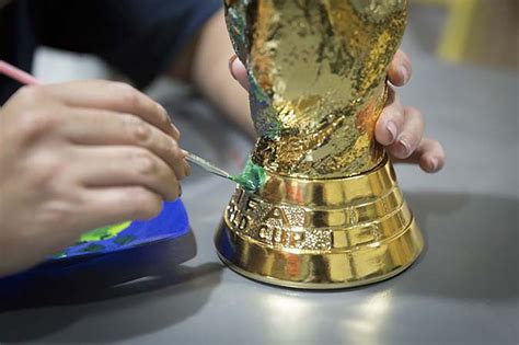 An original copy: The Argentine artisan who made Messi’s World Cup trophy replica | Sports | EL ...