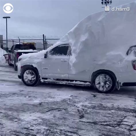 Buffalo Bills players dig cars out of several feet of snow | New York ...