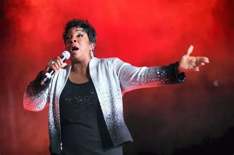 Gladys Knight duets with Dionne Warwick - Manchester Evening News