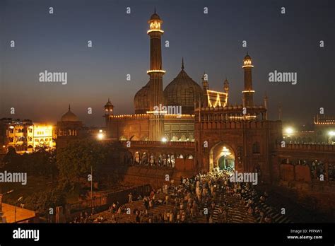 India, Delhi, Masjid-i Jahan-Numa (Jama Masjid), mosque illuminated at night, and crowds Stock ...