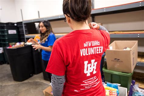 UH Earns Kudos for Commitment to Community Service - University of Houston