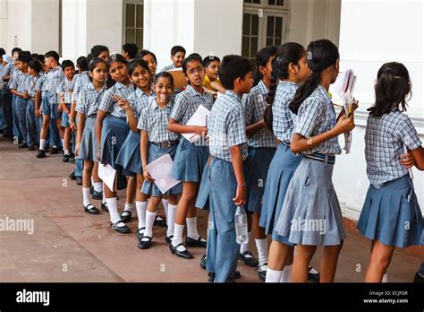 India, West Bengal, Calcutta (Kolkata), Indian museum, schoolchildren ...