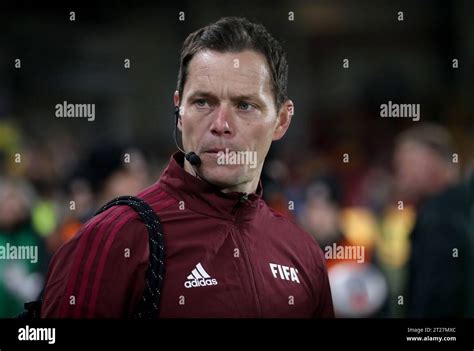 Fourth official referee Darren England during the international ...