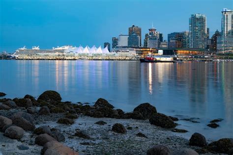 Premium Photo | Vancouver skyline at night