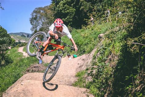 Free stock photo of double jump, full suspension mountain bike, grass