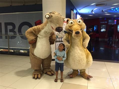 cinemaonline.sg: "Ice Age" fun with Sid and Scrat