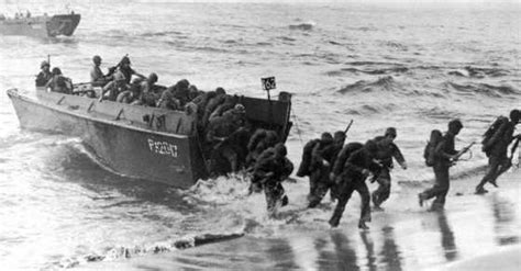 The Higgins Boat – 9 Fast Facts About the D-Day Landing Craft That ...