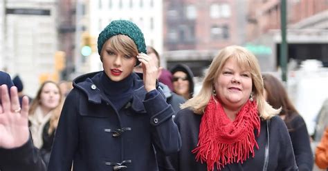 What Happened To Taylor Swift’s Parents? Are They Still Together ...