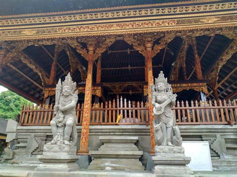 Tirta Empul Temple Bali, Indonesia - Entrance Fee & Dress Code