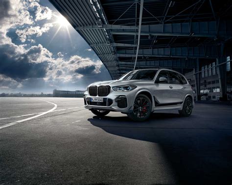 The new BMW X5 with M Performance Parts.