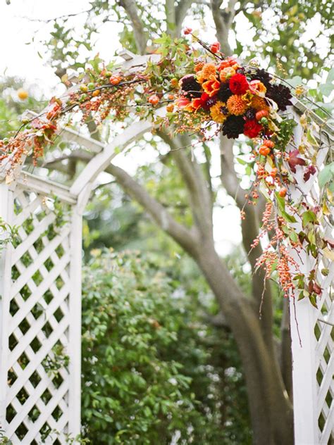 Decorating A Trellis For A Wedding