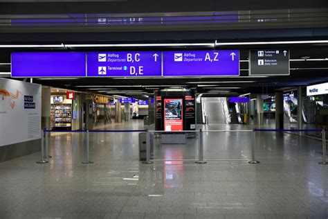 Strike at German airports grounds nearly 300,000 passengers | Arab News