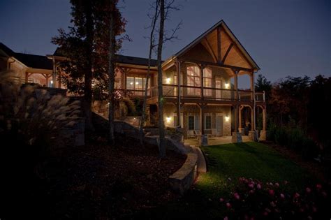 Luxurious Mountain Cabin Exterior at Night | Mountain home exterior, Cabin exterior, Mountain ...