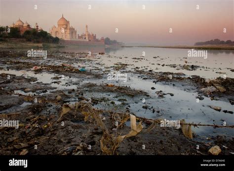 Yamuna river agra pollution hi-res stock photography and images - Alamy