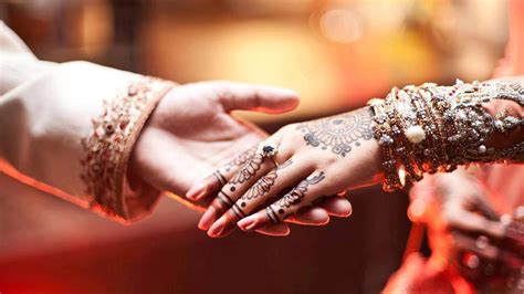 Hands Holding Couple Love Wedding Wishes Wallpapers - Marriage Couple Holding Hands - 1920x1080 ...