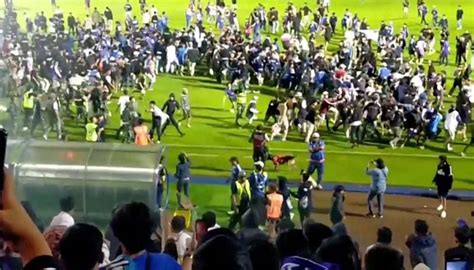 Indonesia authorities say 125 dead in soccer stadium stampede