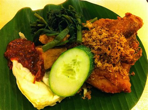 FoodieFC: Ayam Penyet Ria (Lucky Plaza)