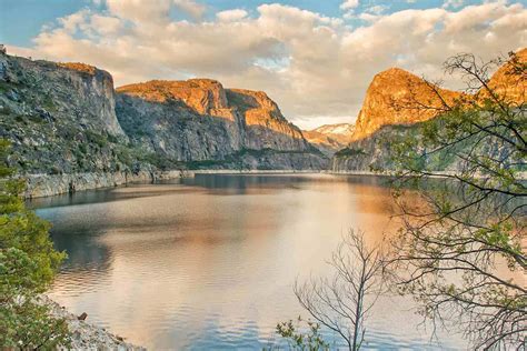 A Map and Guide to Hetch Hetchy Reservoir at Yosemite