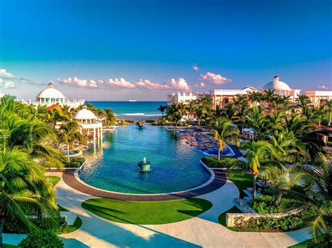 Download Pool Palm Tree Building Tropical Tropics Turks And Caicos Man Made Resort Wallpaper