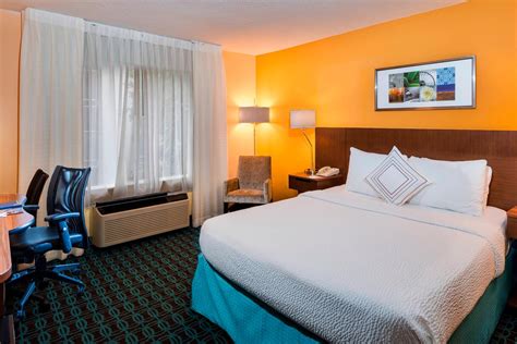 Buckhead, Georgia Hotel Rooms | Fairfield Inn & Suites Atlanta Buckhead