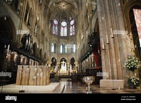 Cathedral Of Notre Dame Altar High Resolution Stock Photography and ...