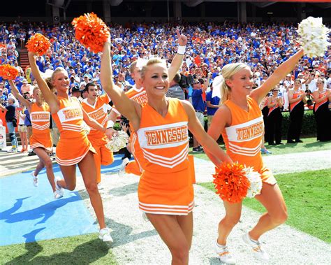 Tennessee Volunteers Cheerleaders: Hottest Photos of Team ...