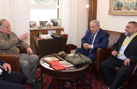 Benjamin, Ido Netanyahu receive brother Yoni's army items after 40 ...