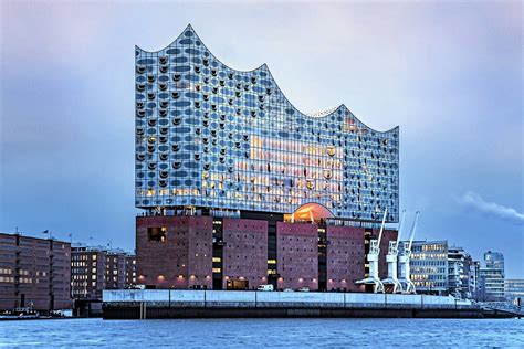 Elbphilharmonie - nowa ikona architektury w Hamburgu. Szklany żagiel ...