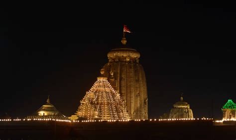 Devotees Allowed To Light Diyas At Lingaraj Temple | Pragativadi ...