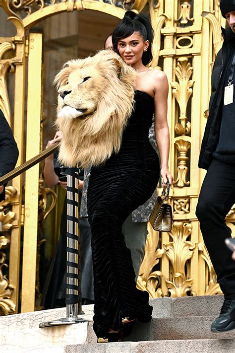 Kylie Jenner’s Lion Head Dress At Paris Fashion Week: Outfit Photos ...