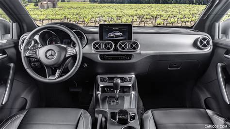 2018 Mercedes-Benz X-Class Pickup Line POWER (Color: Bering White Metallic) - Interior, Cockpit ...