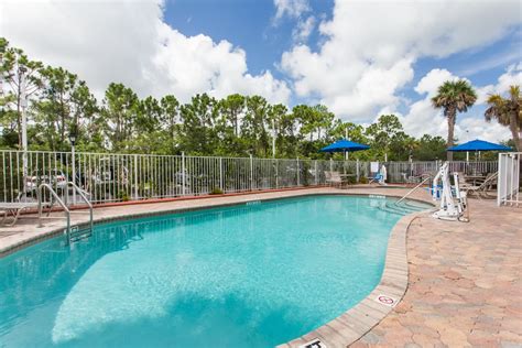 Days Inn & Suites by Wyndham Fort Pierce I-95 | Ft Pierce, FL Hotels