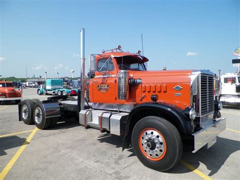 Diamond T classic (With images) | Big rig trucks, Classic trucks, Kenworth trucks