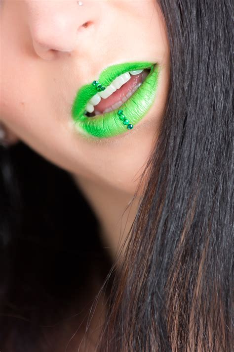 Green Lipstick Makeup - Mugeek Vidalondon