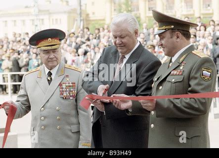 Defense Minister Pavel Grachev left and Interior Minister Anatoly Kulikov Stock Photo - Alamy