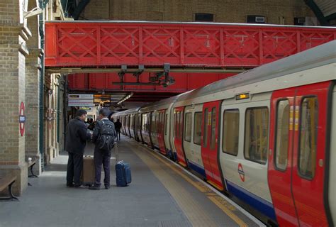 IMGP9796 | A clockwise Circle Line train departs Paddington … | Flickr