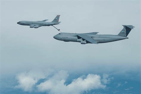 KC-135 refueling a C-5M! : r/aviation