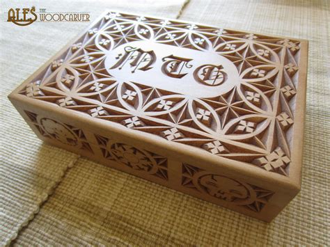 MTG Commander deck box, chip carved by alesthewoodcarver on DeviantArt