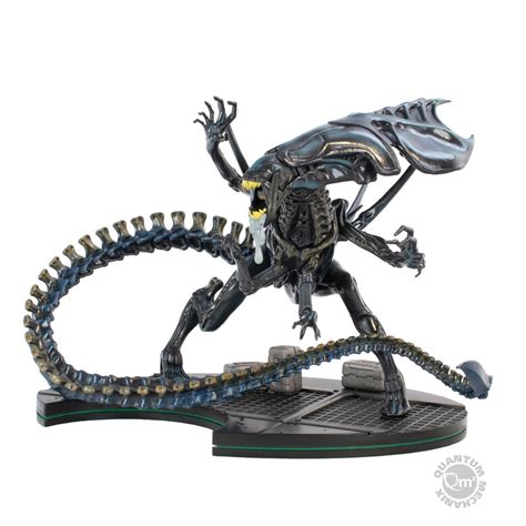 Alien Queen Q-Fig Max Elite - Entertainment Earth