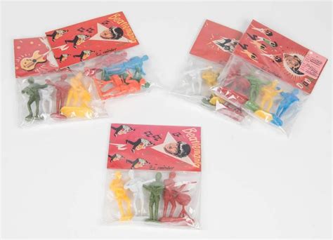 Beatlemania Figures with 5 Sets and 20 Figures - Beatles - Memorabilia