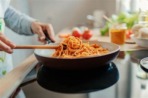 How to reheat pasta so that the leftovers taste just as good - The Manual