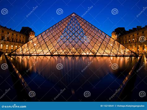 Louvre Museum night editorial photo. Image of history - 15210541