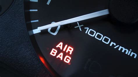 5 Common Reasons Why Your Airbag Light is On (or Flashing)