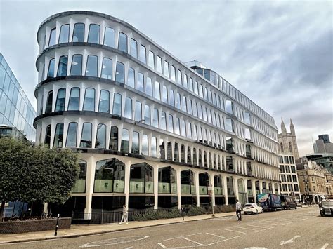 30, Cannon Street: a beautiful low rise office block. [building] : architecture