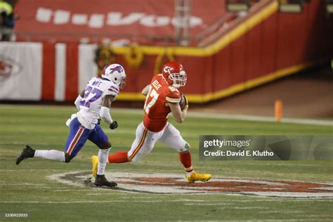 Kansas City Chiefs Travis Kelce in action vs Buffalo Bills at... News ...